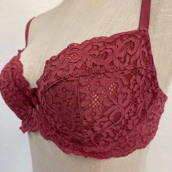 Chic Lace Underwire Bra in Rich Burgundy - Picture 3 of 8